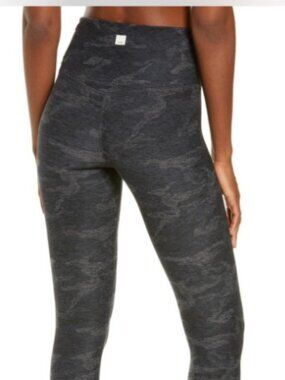 Vuori Clean Elevation Legging in Black Camo, Size Medium